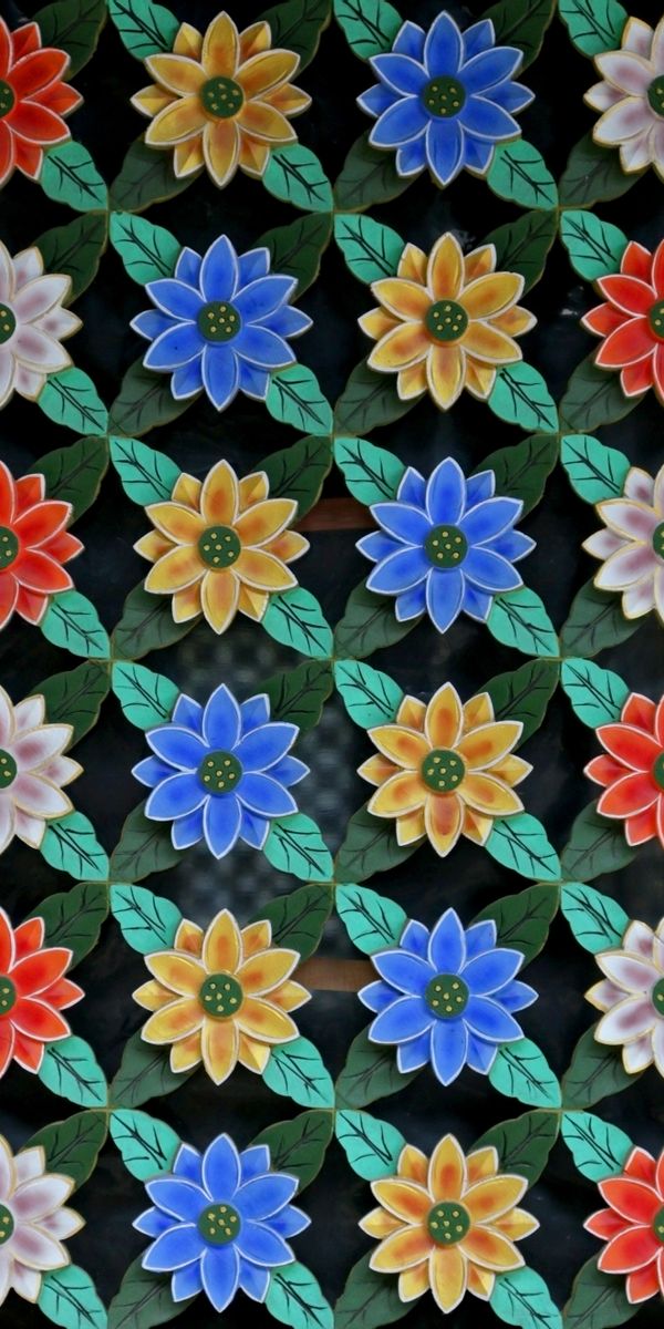 Colorful Floral Mobile Wallpaper: A Motif of Nature's Beauty